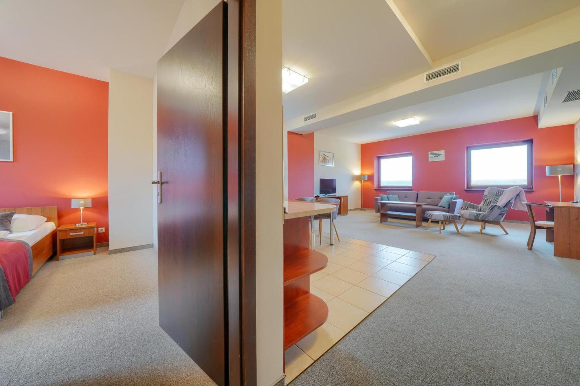 Hotel Aviator Kamien Slaski Esterno foto